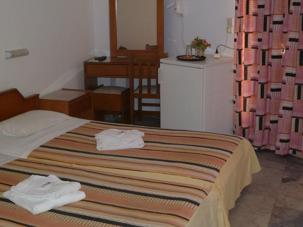Liberty II Hotel Agia Marina  Eksteriør billede