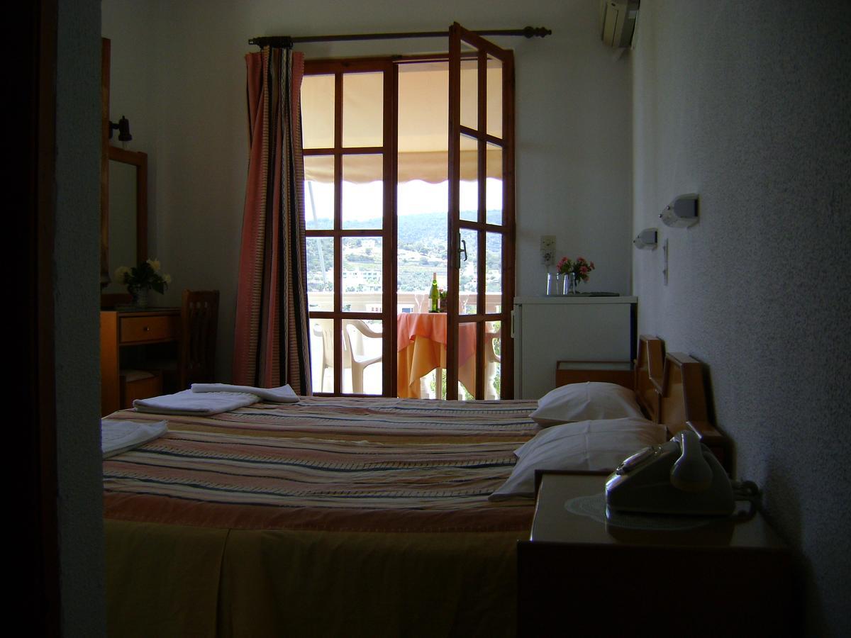 Liberty II Hotel Agia Marina  Eksteriør billede
